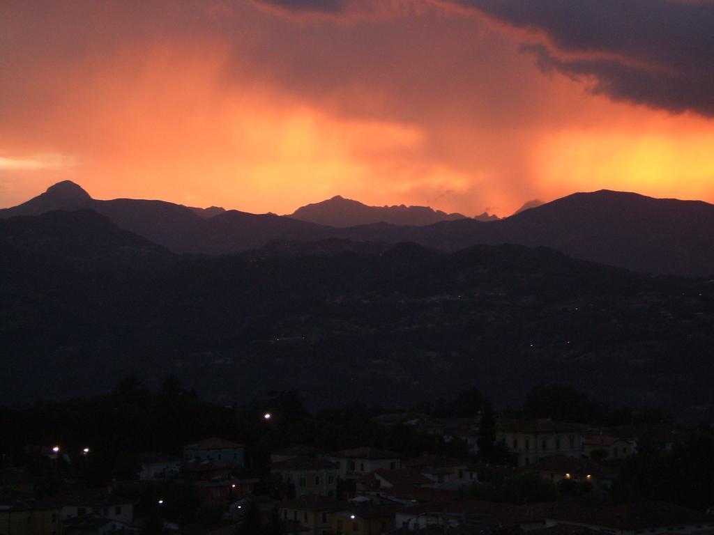 Отель Nel Cielo... Di Барга Экстерьер фото